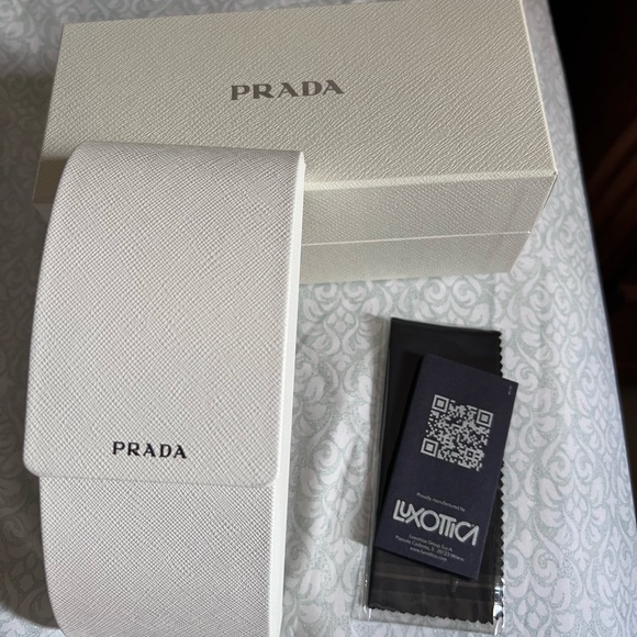 Prada Sunglasses, OPR 21XS NWT - Picture 7 of 10
